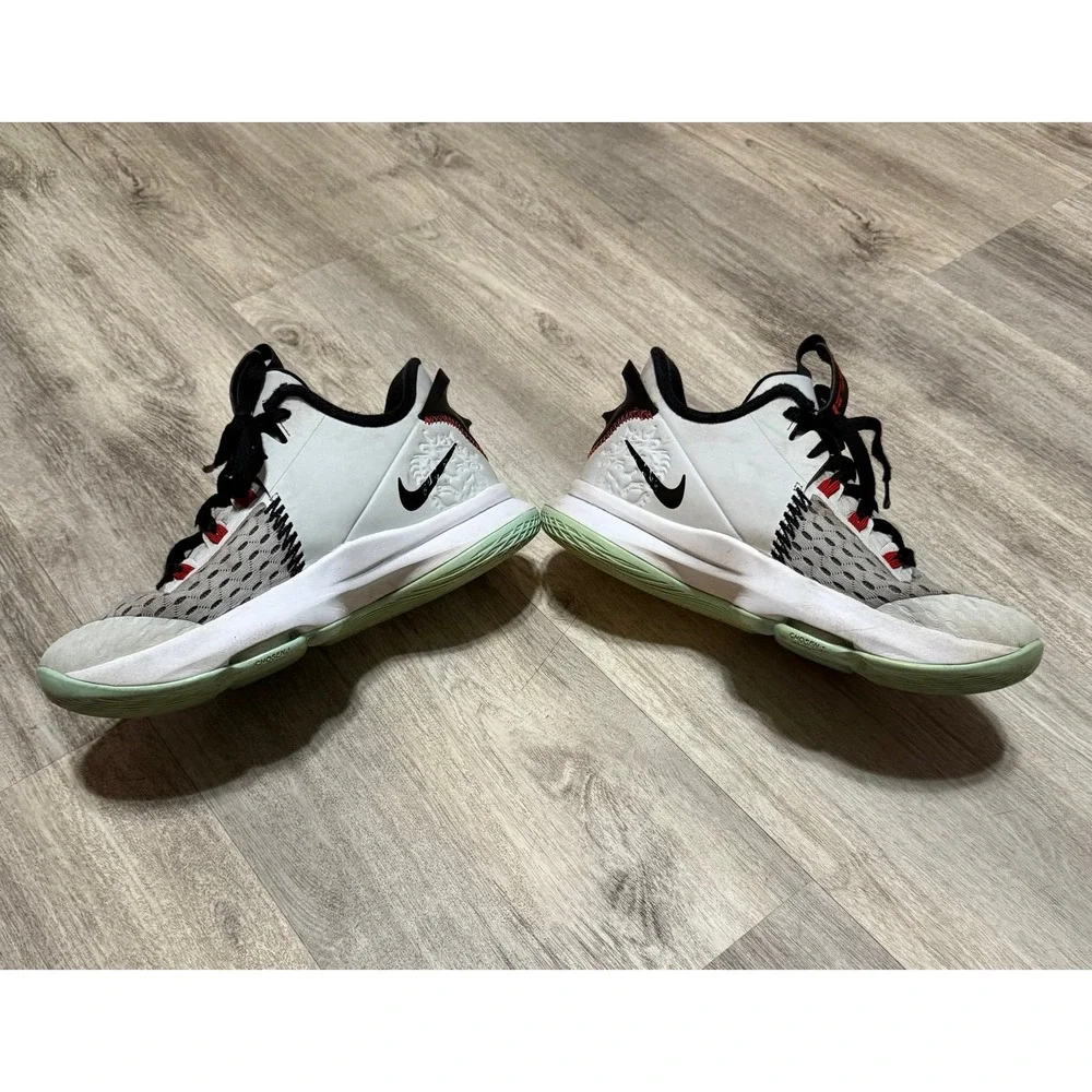 Nike Lebron Witness 5 Air Zoom Youth‎ size 7 Basketball Shoes platinum dew